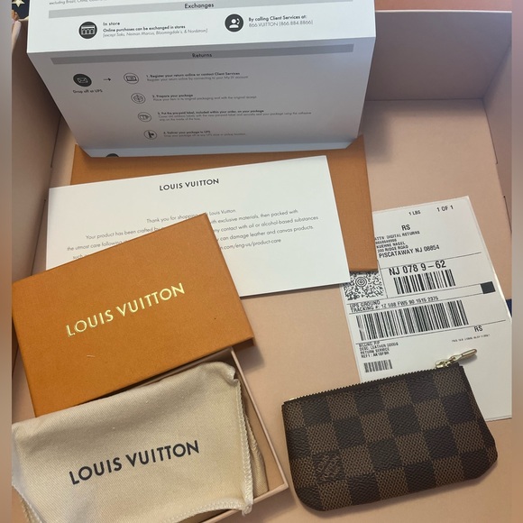 Louis Vuitton Key Pouch - Picture 4 of 8
